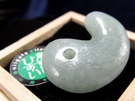 翡翠 勾玉 ジェイド 本翡翠 糸魚川