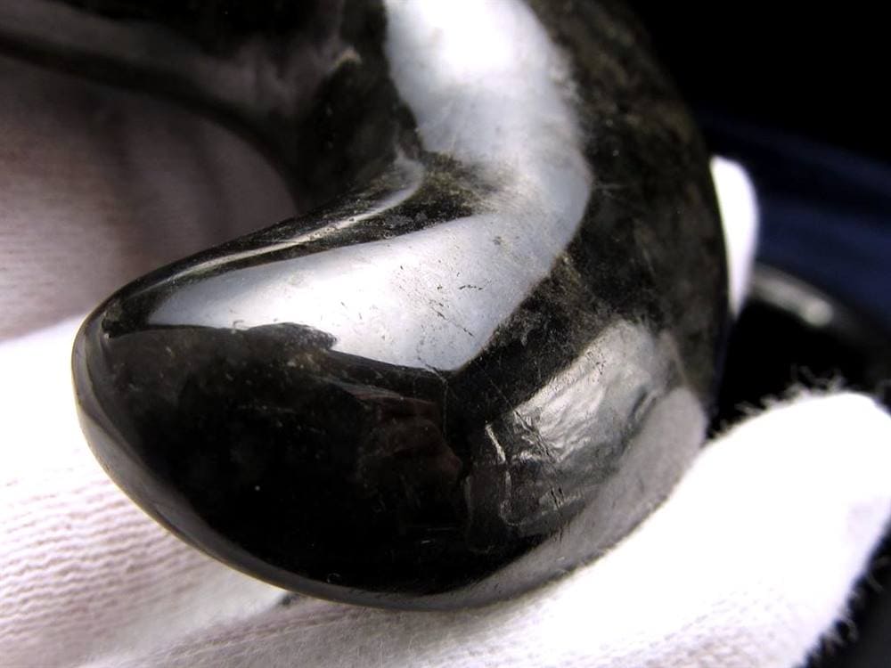 黒翡翠 勾玉 ジェイド 本翡翠 糸魚川