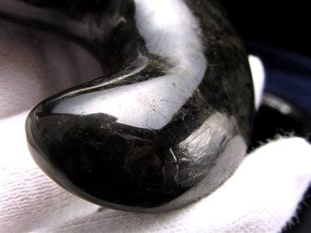 黒翡翠 勾玉 ジェイド 本翡翠 糸魚川