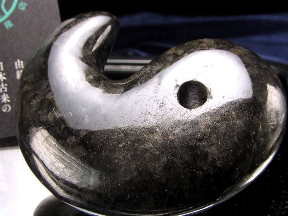 黒翡翠 勾玉 ジェイド 本翡翠 糸魚川