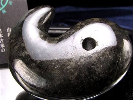 黒翡翠 勾玉 ジェイド 本翡翠 糸魚川