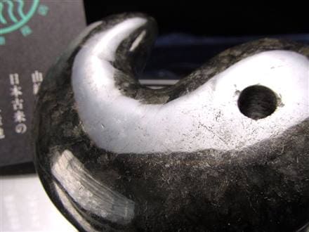 黒翡翠 勾玉 ジェイド 本翡翠 糸魚川