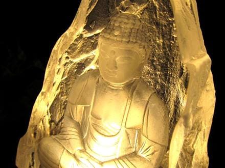 釈迦如来坐像 お釈迦様 クリスタルガラス 置物 仏教