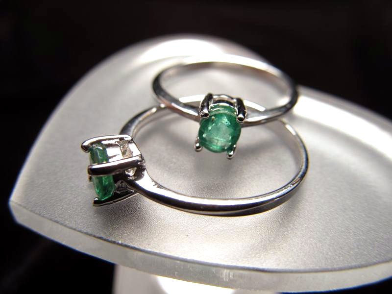 最高級宝石質 透明感抜群！明るいグリーン 極上エメラルドデザインリング ザンビア産 サイズ約9-10号 Silver925