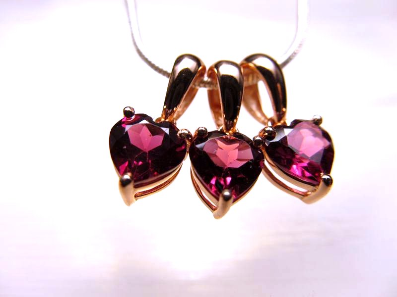 最終お値下げ！10K ロードライトガーネットのデザインペンダントトップ