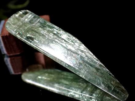 グリーンカイヤナイト 藍晶石 原石 結晶