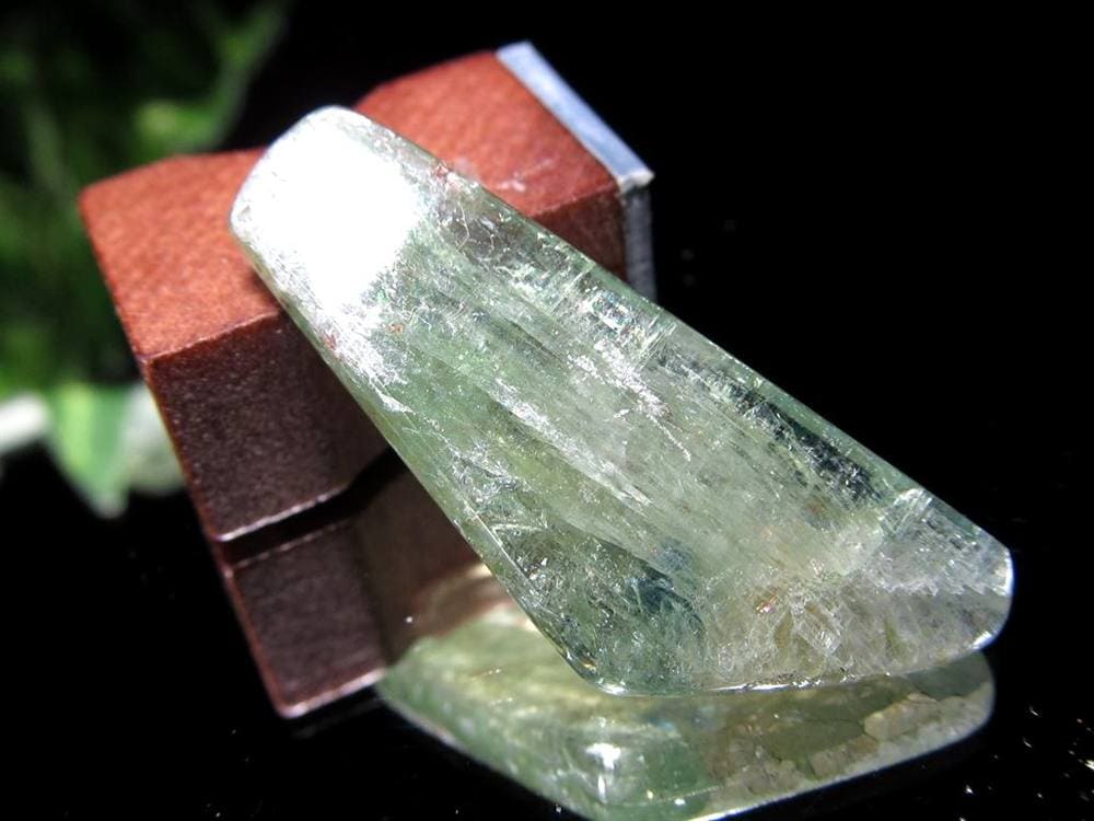 グリーンカイヤナイト 藍晶石 原石 結晶
