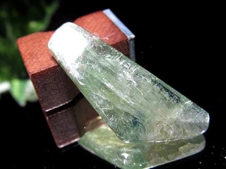 グリーンカイヤナイト 藍晶石 原石 結晶