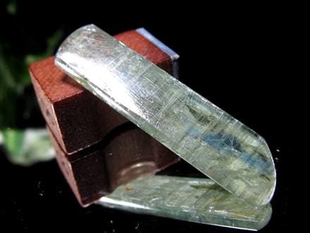 グリーンカイヤナイト 藍晶石 原石 結晶
