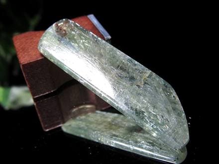 グリーンカイヤナイト 藍晶石 原石 結晶