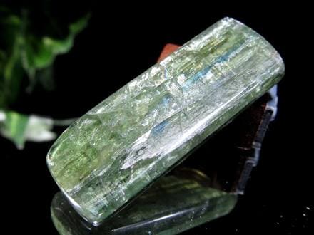 グリーンカイヤナイト 藍晶石 原石 結晶