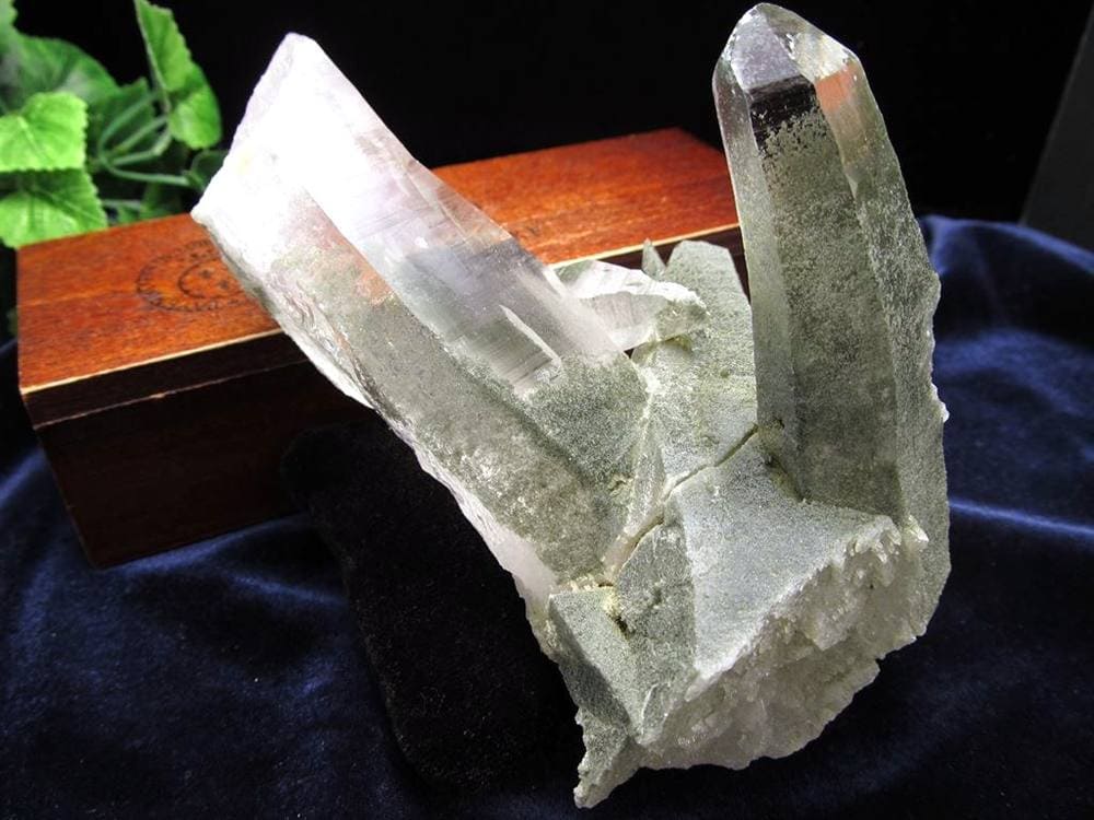 ガネーシュヒマール水晶 ヒマラヤ水晶 水晶クラスター 原石 ガネーシュヒマール ガネーシャ