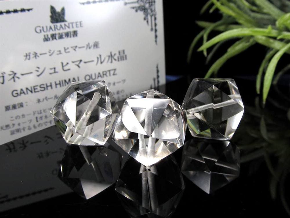 ガネーシュヒマール ヒマラヤ 水晶 勾玉 ビーズ