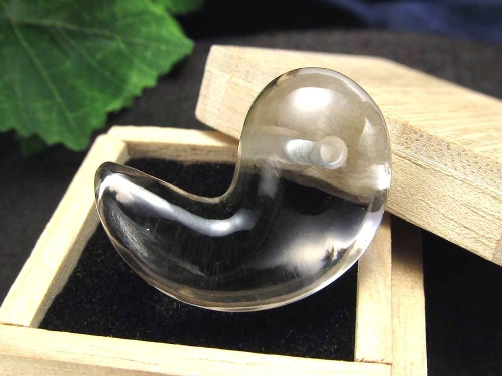 ガネーシュヒマール ヒマラヤ 水晶 勾玉 ビーズ