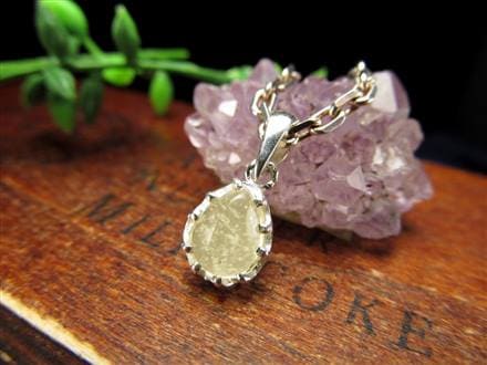 リビアングラス 隕石 アクセサリー ペンダント インパクトガラス