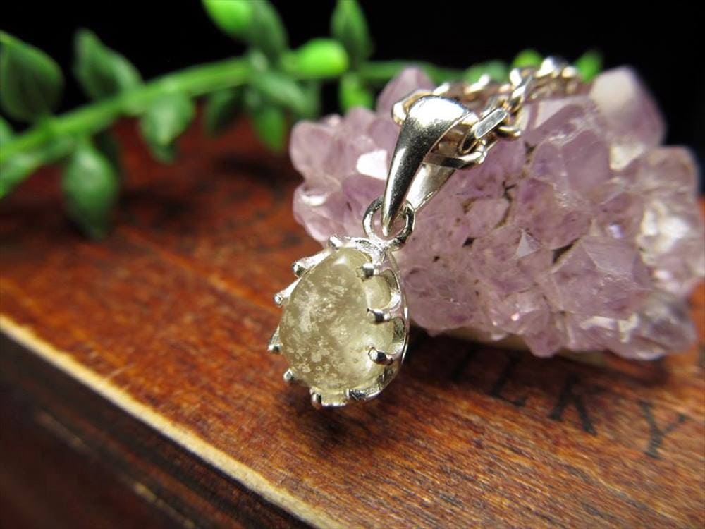 リビアングラス 隕石 アクセサリー ペンダント インパクトガラス