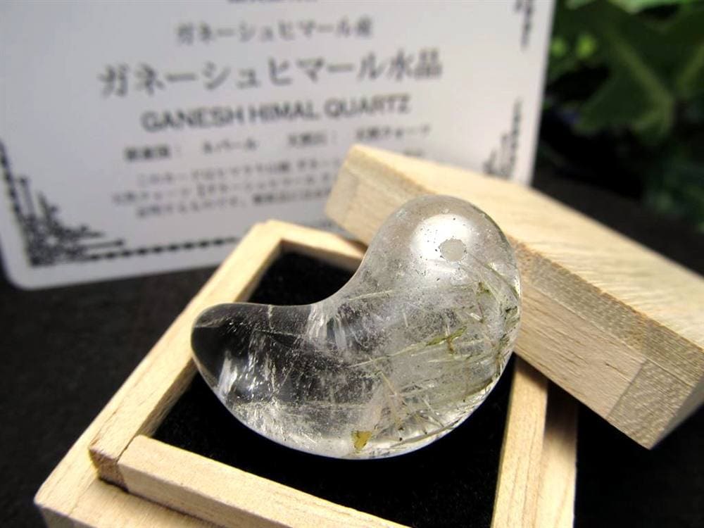 ガネーシュヒマール ヒマラヤ 水晶 勾玉 ビーズ