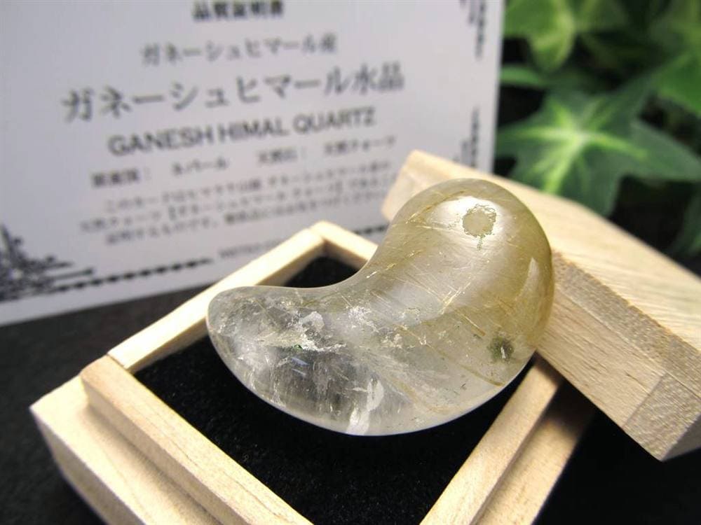 ガネーシュヒマール ヒマラヤ 水晶 勾玉 ビーズ