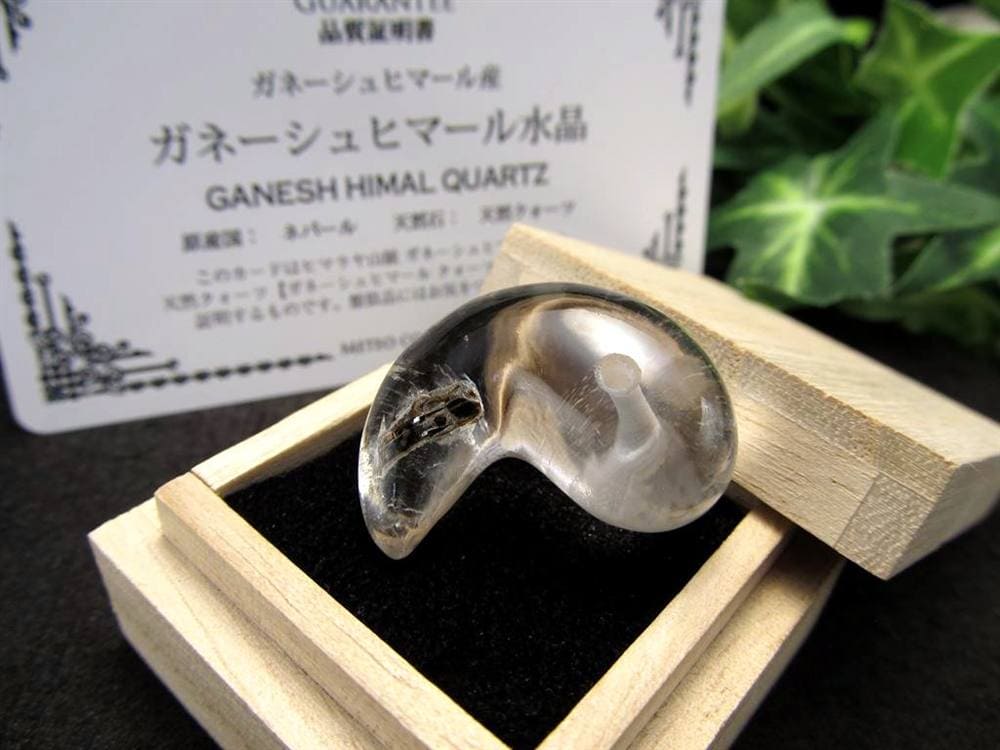 ガネーシュヒマール ヒマラヤ 水晶 勾玉 ビーズ