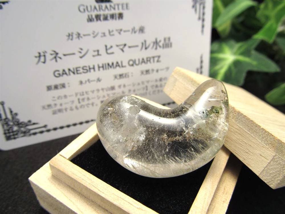 ガネーシュヒマール ヒマラヤ 水晶 勾玉 ビーズ