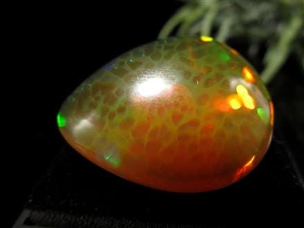 オパール 蛋白石 カボション ハーレクイン 遊色