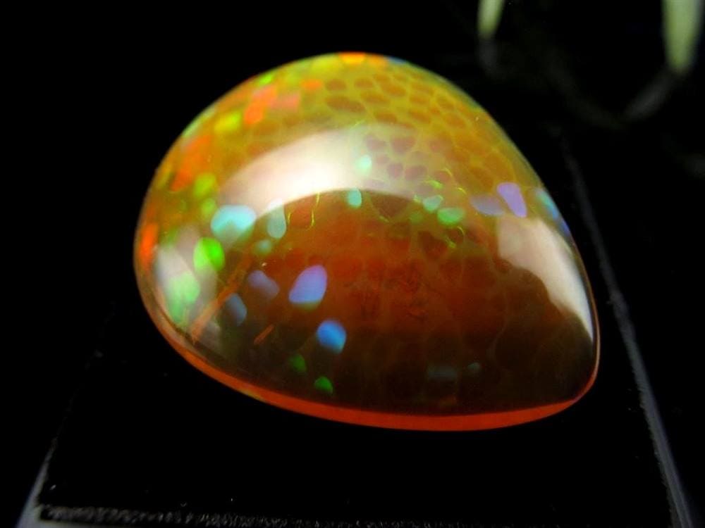 オパール 蛋白石 カボション ハーレクイン 遊色