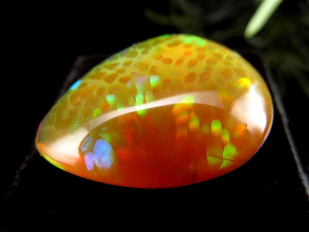 オパール 蛋白石 カボション ハーレクイン 遊色