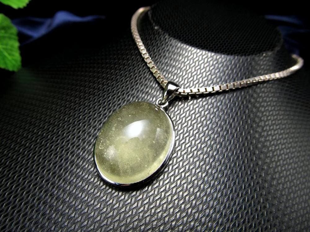 リビアングラス 隕石 アクセサリー ペンダント インパクトガラス