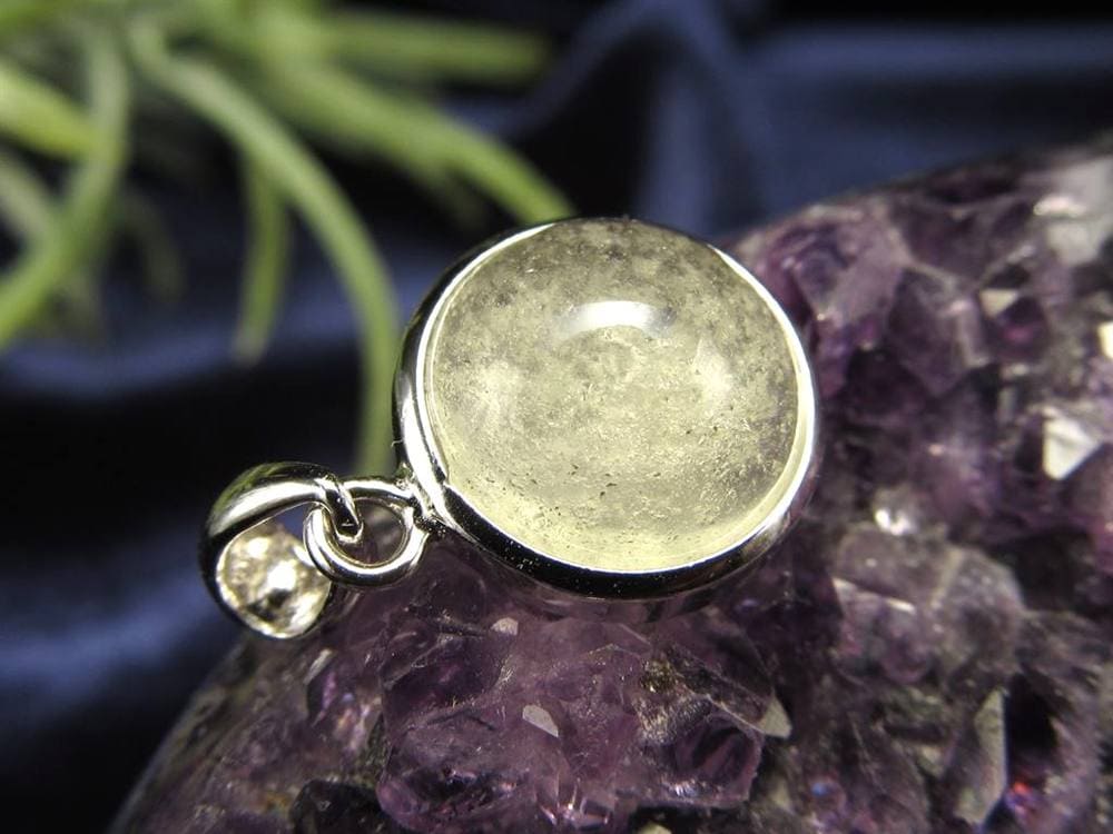 リビアングラス 隕石 アクセサリー ペンダント インパクトガラス