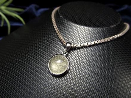 リビアングラス 隕石 アクセサリー ペンダント インパクトガラス