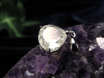 リビアングラス 隕石 アクセサリー ペンダント インパクトガラス