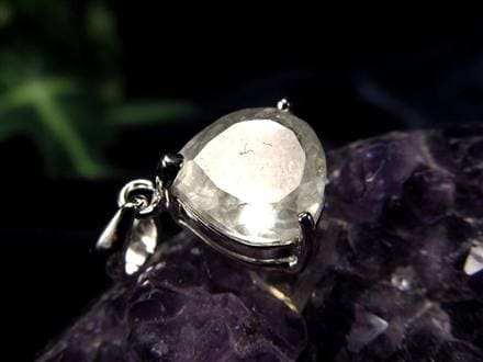 リビアングラス 隕石 アクセサリー ペンダント インパクトガラス