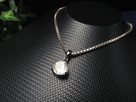 リビアングラス 隕石 アクセサリー ペンダント インパクトガラス