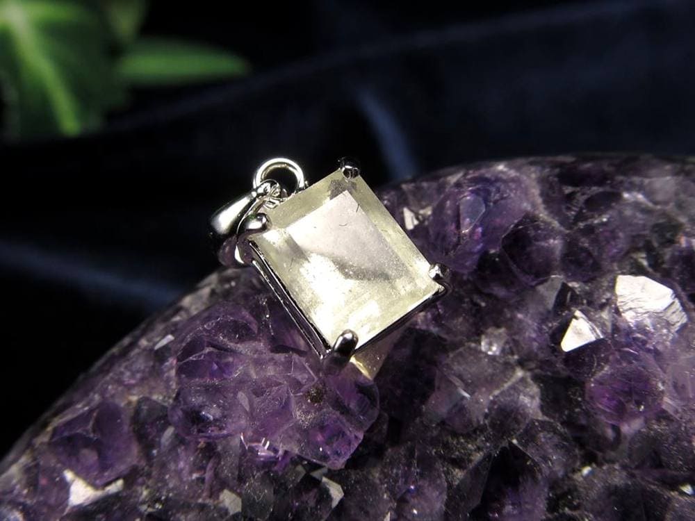 リビアングラス 隕石 アクセサリー ペンダント インパクトガラス