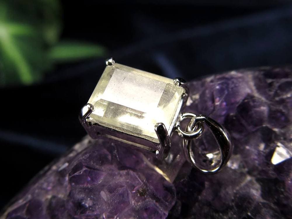 リビアングラス 隕石 アクセサリー ペンダント インパクトガラス