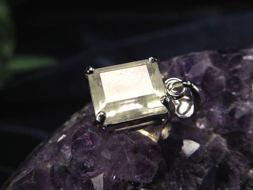 リビアングラス 隕石 アクセサリー ペンダント インパクトガラス