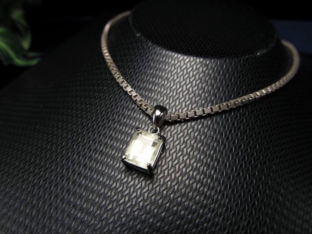 リビアングラス 隕石 アクセサリー ペンダント インパクトガラス