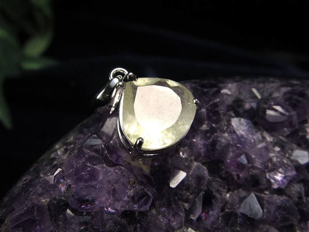 リビアングラス 隕石 アクセサリー ペンダント インパクトガラス