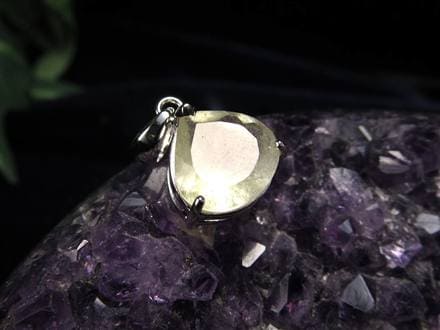 リビアングラス 隕石 アクセサリー ペンダント インパクトガラス