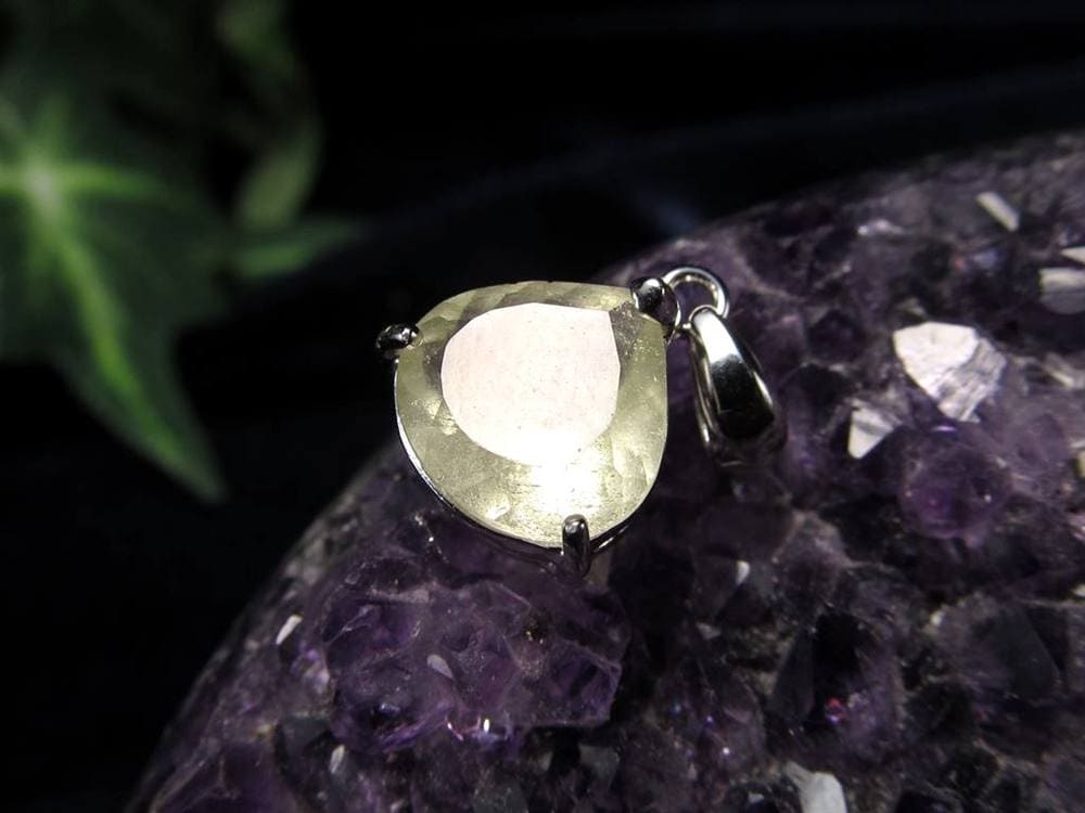 リビアングラス 隕石 アクセサリー ペンダント インパクトガラス