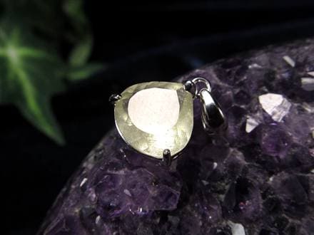 リビアングラス 隕石 アクセサリー ペンダント インパクトガラス