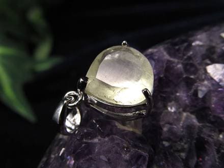 リビアングラス 隕石 アクセサリー ペンダント インパクトガラス