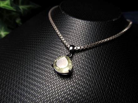 リビアングラス 隕石 アクセサリー ペンダント インパクトガラス