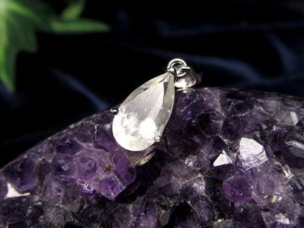 リビアングラス 隕石 アクセサリー ペンダント インパクトガラス