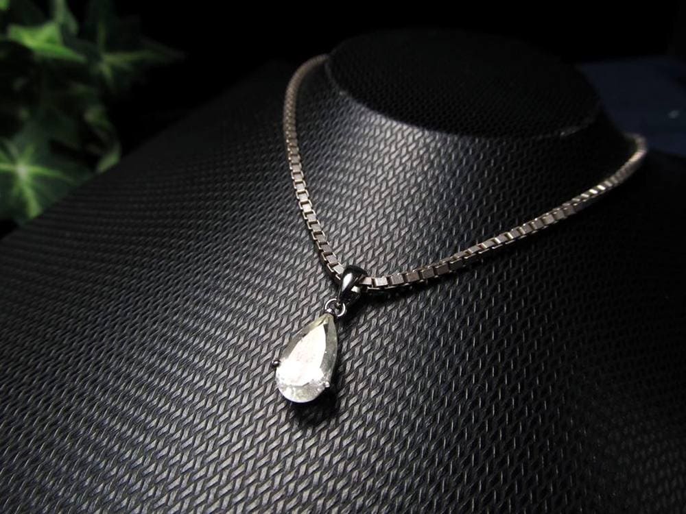 リビアングラス 隕石 アクセサリー ペンダント インパクトガラス