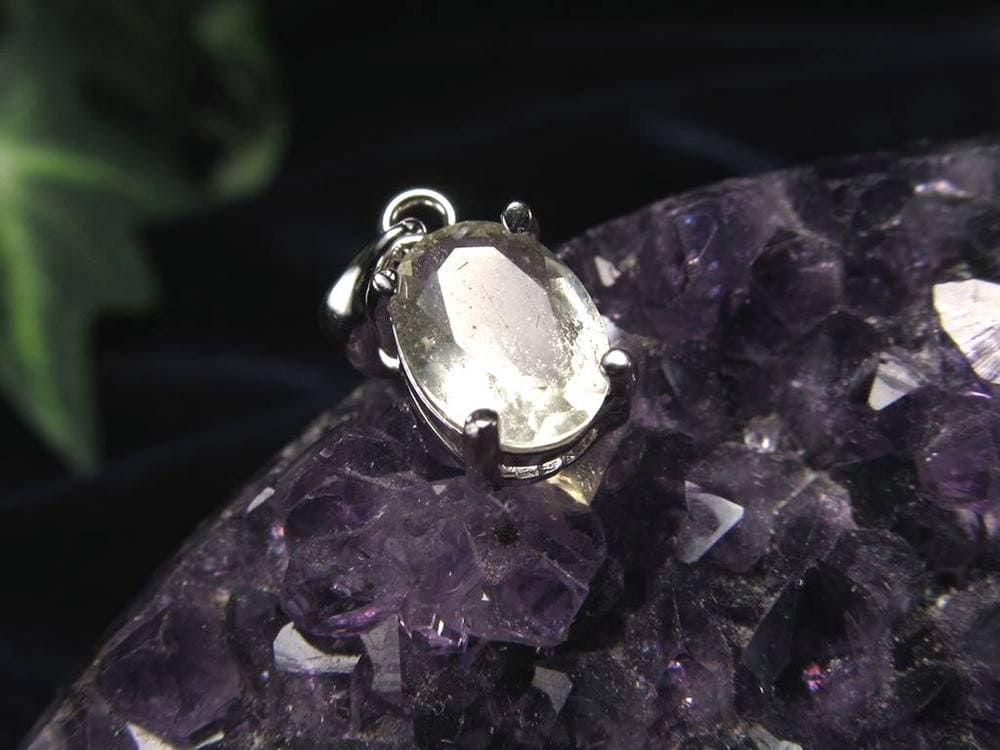 リビアングラス 隕石 アクセサリー ペンダント インパクトガラス