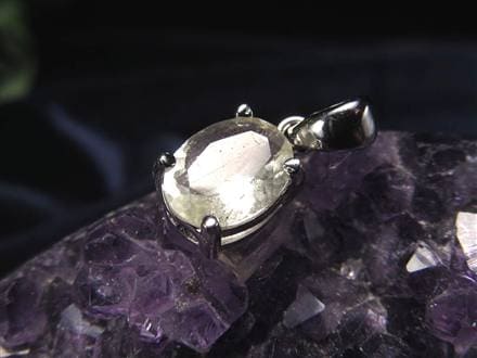 リビアングラス 隕石 アクセサリー ペンダント インパクトガラス