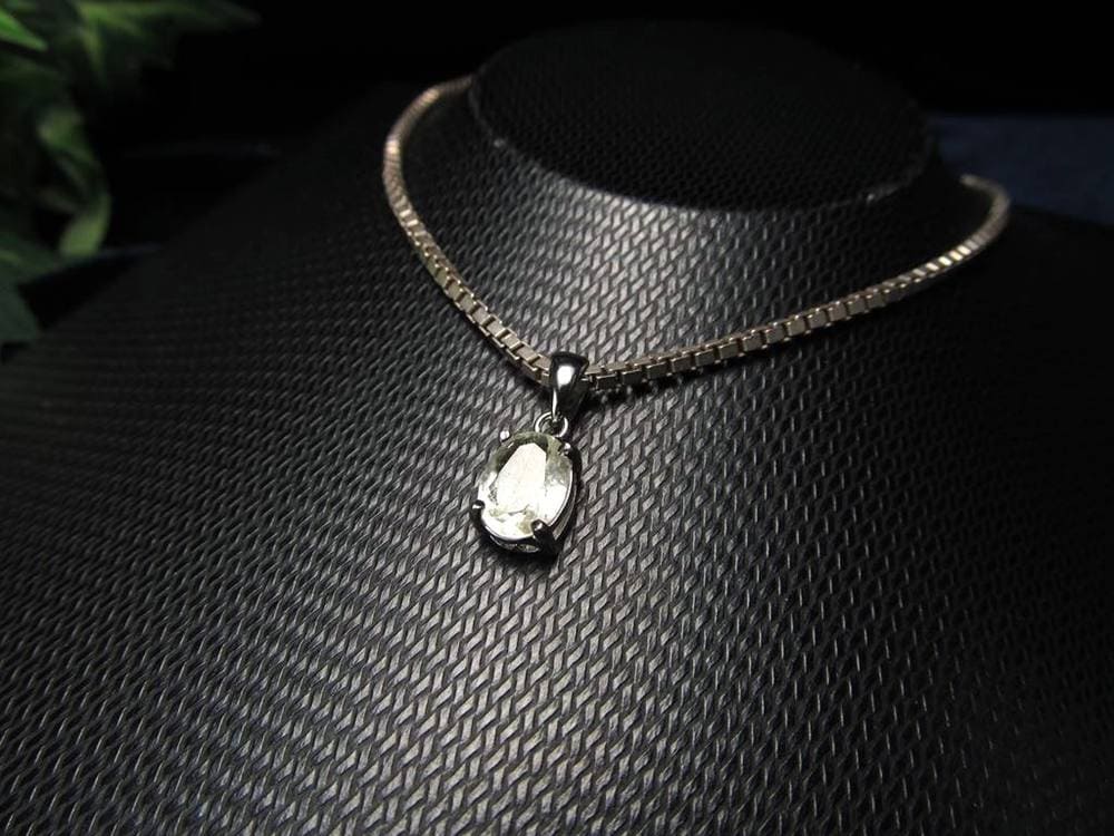 リビアングラス 隕石 アクセサリー ペンダント インパクトガラス