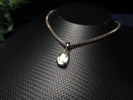 リビアングラス 隕石 アクセサリー ペンダント インパクトガラス