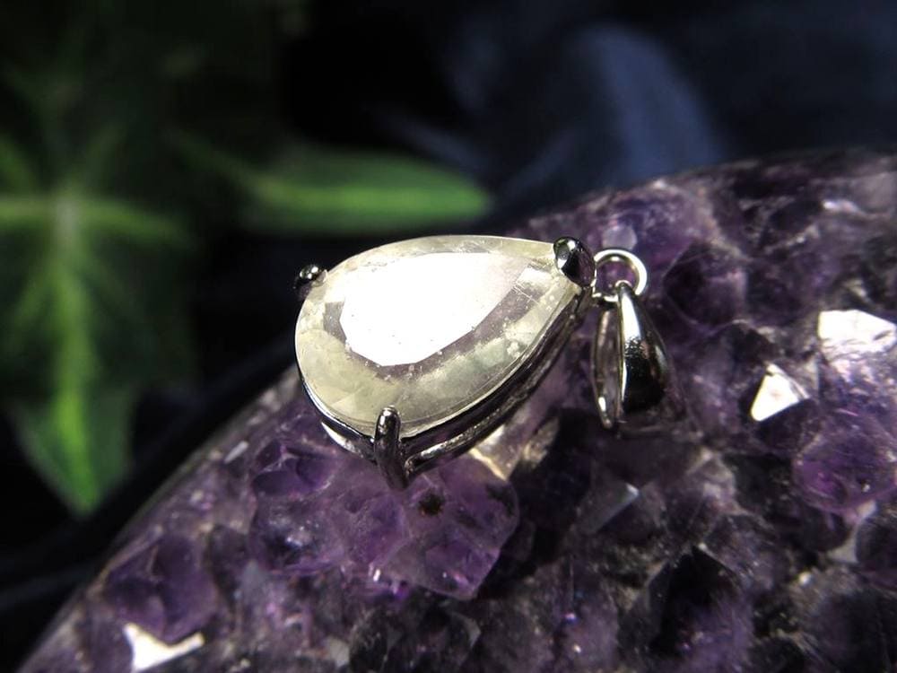 リビアングラス 隕石 アクセサリー ペンダント インパクトガラス